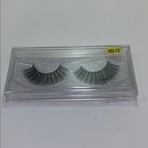 NEW!  Mink Eyelashes In Glitter Case!